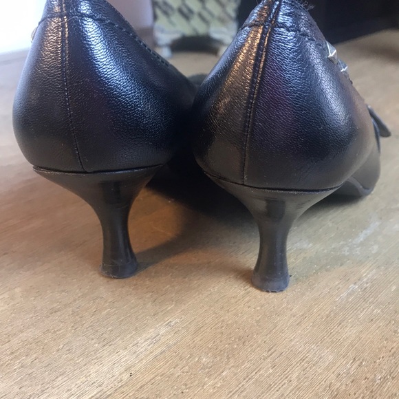 STUART WEITZMAN KITTEN PUMPS - Picture 7 of 9